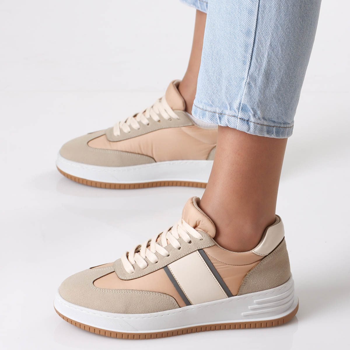 Neves Sneakers
