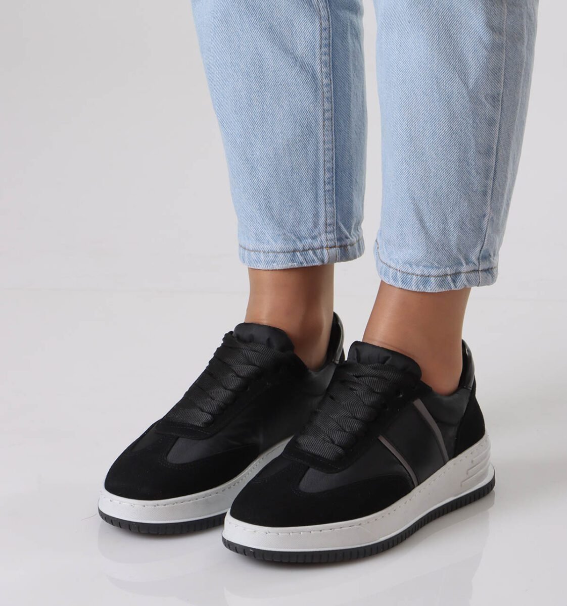 Neves Sneakers