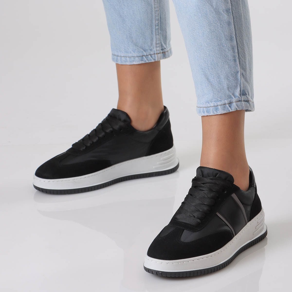 Neves Sneakers
