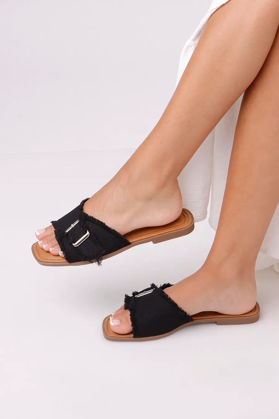 CF-605 Black