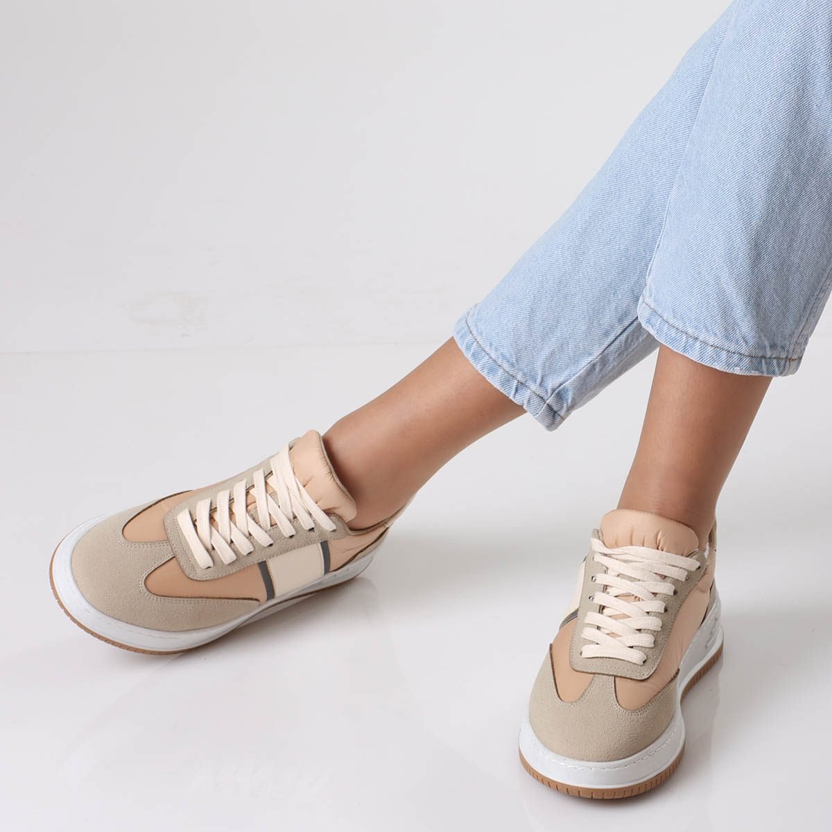 Neves Sneakers