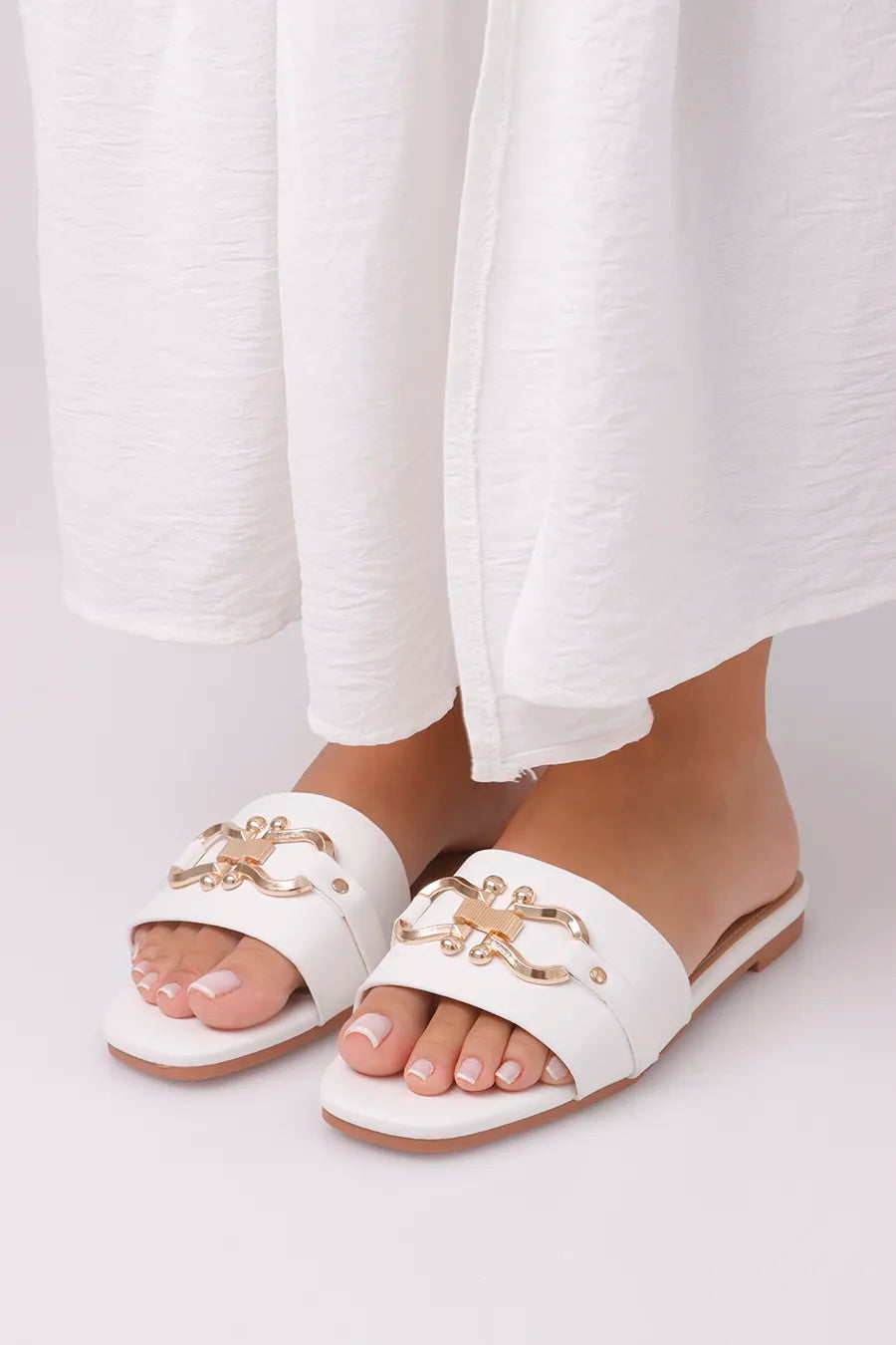 CF-685 White
