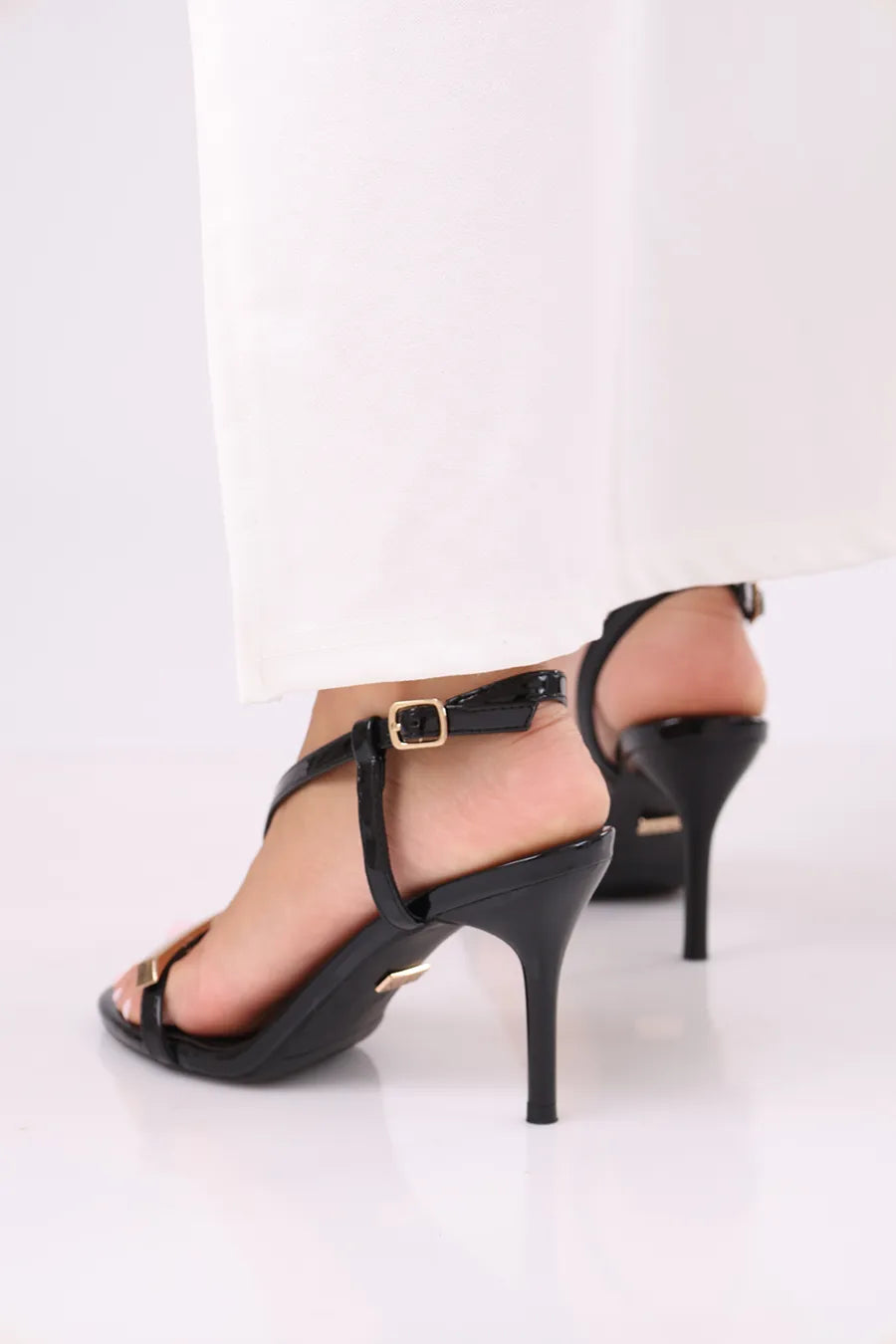 CH-1100 Black