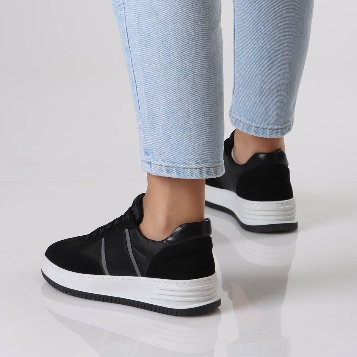 Neves Sneakers