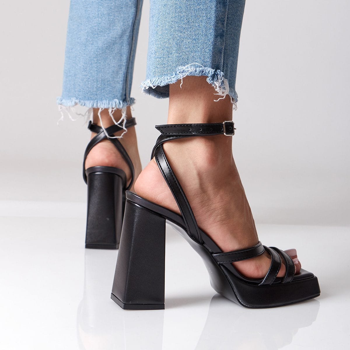 Donna Sandal