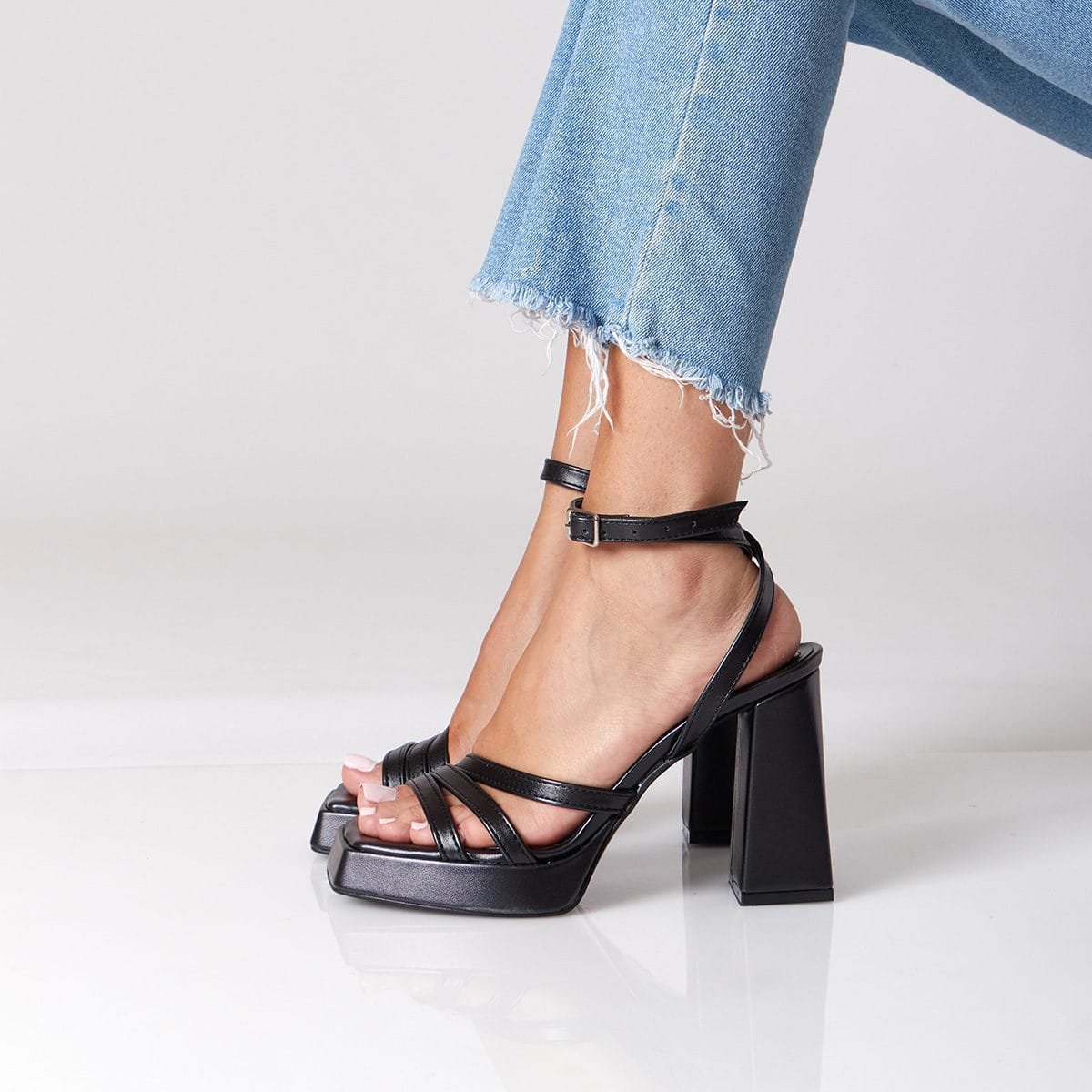 Donna Sandal