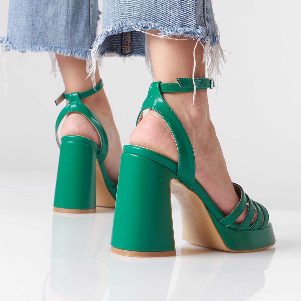 Juanna Sandal