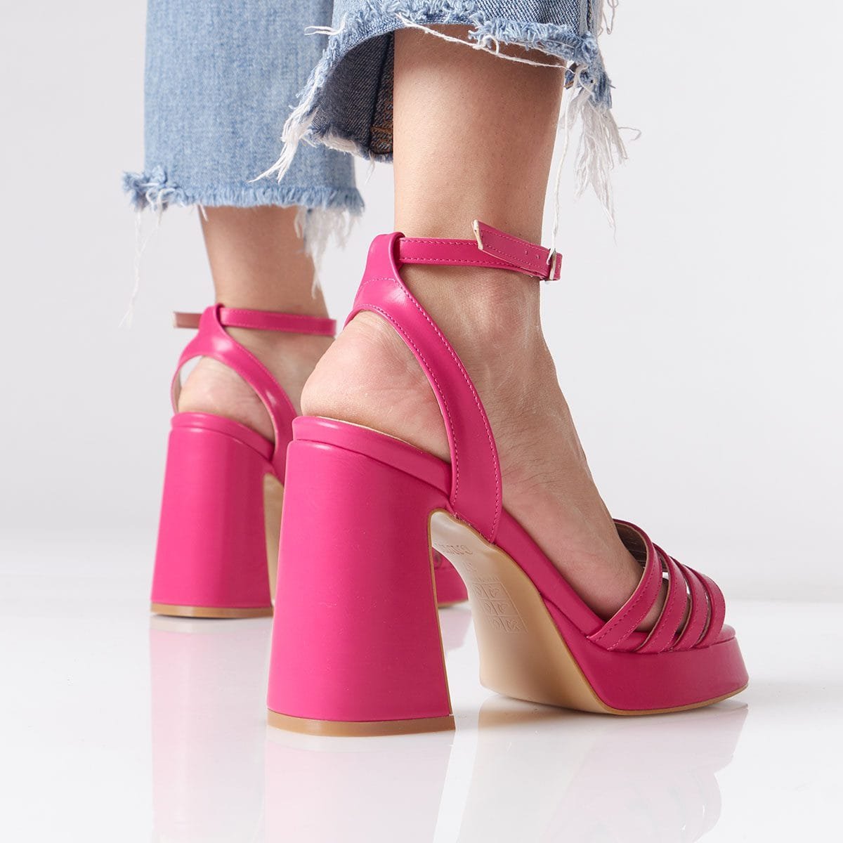 Juanna Sandal