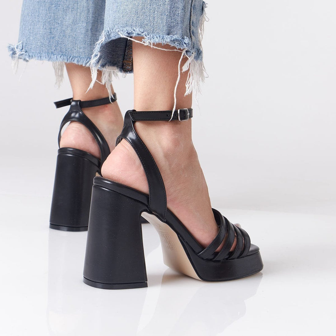 Juanna Sandal