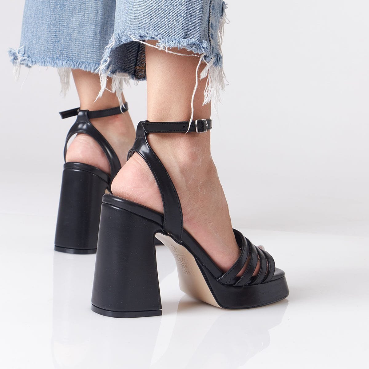 Juanna Sandal